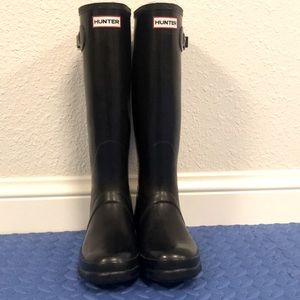 Hunter black rain boots with removable liners